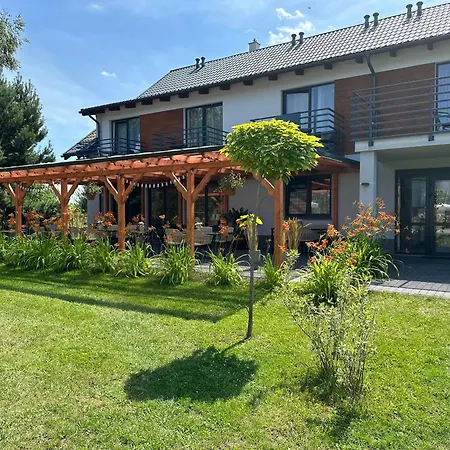 Pokoje Goscinne Kameralnie - Basen Z Podgrzewana Woda Jantar Exterior photo
