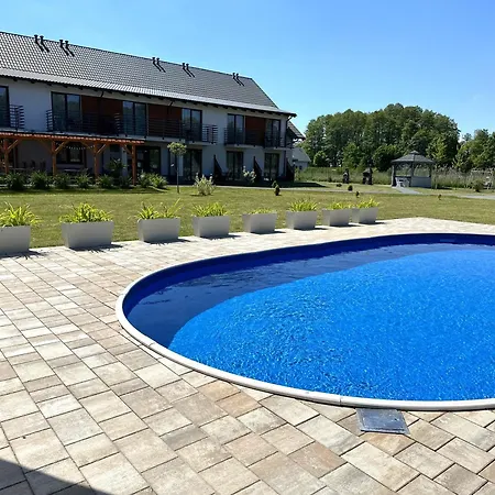 Pokoje Goscinne Kameralnie - Basen Z Podgrzewana Woda Jantar Exterior photo